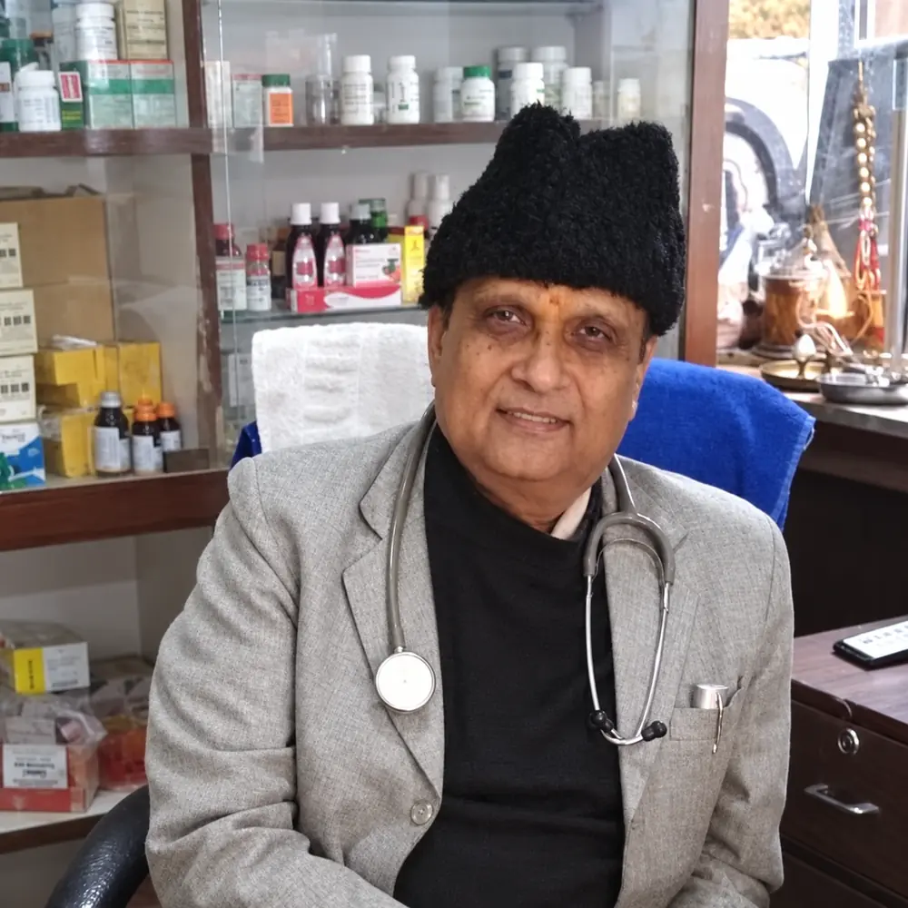 वैद्य सुभाष शर्मा — सीनियर आयुर्वेदाचार्य, 42 साल का अनुभव, आयुर्वेद मुक्तावली और अर्श विमर्श के लेखक